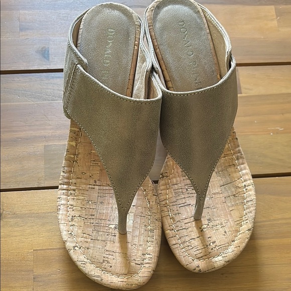 Donald Pliner Malone Sandals 8.5 - Picture 1 of 6